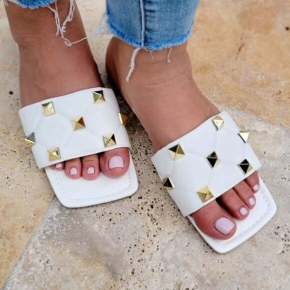 White Rockstud Quilted Flat Sandals - Picture 4 of 4